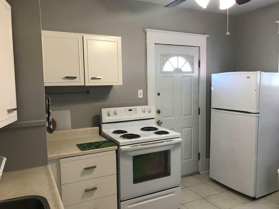 Bright, Clean, Private. In The Heart Of Downtown! Parking, Wi-Fi And Netflix Included Apartment Ottawa Bagian luar foto