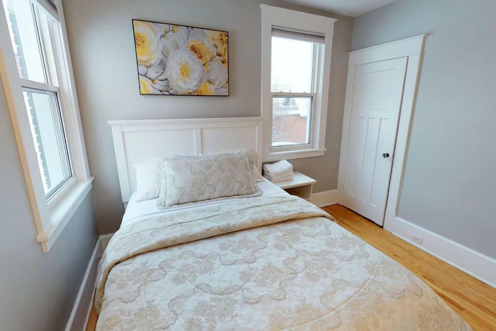 Bright, Clean, Private. In The Heart Of Downtown! Parking, Wi-Fi And Netflix Included Apartment Ottawa Bagian luar foto