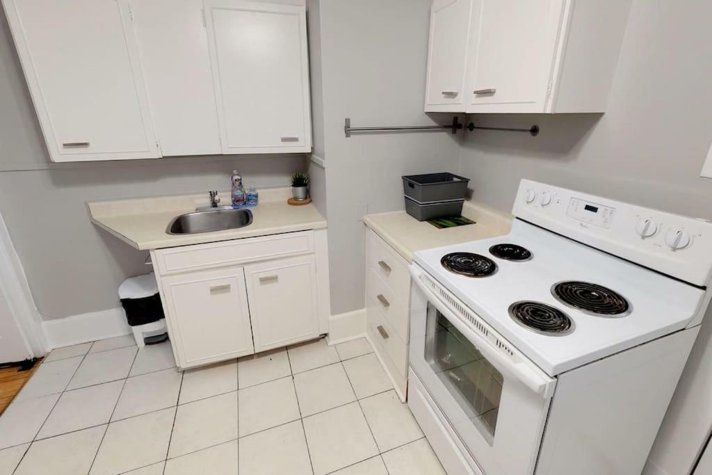 Bright, Clean, Private. In The Heart Of Downtown! Parking, Wi-Fi And Netflix Included Apartment Ottawa Bagian luar foto